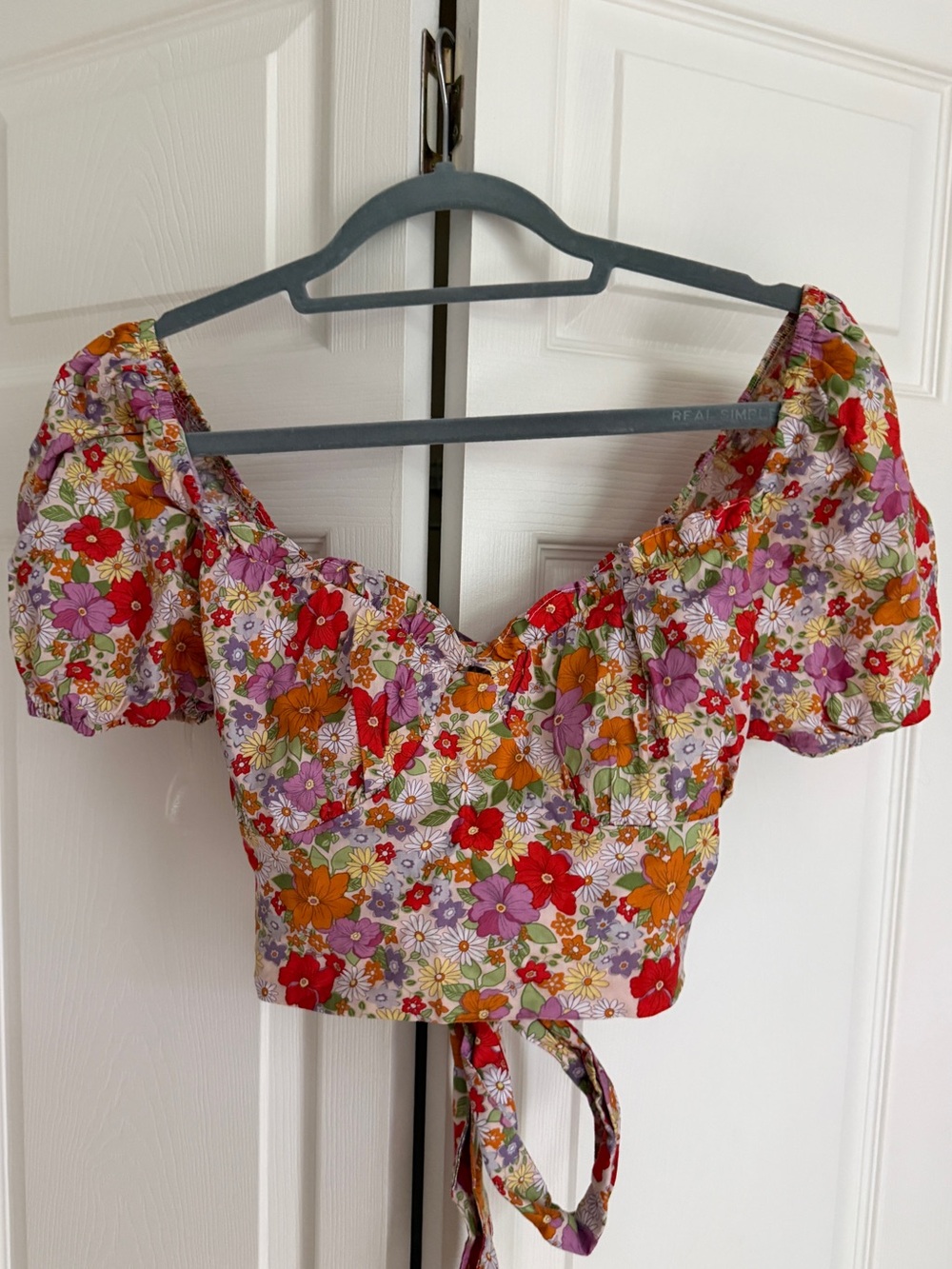 Glamorous Floral Puff-Sleeve Tie-Back Crop Top